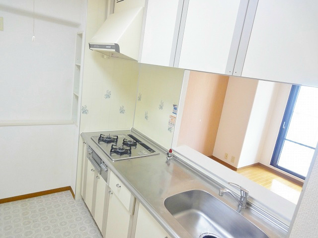 キッチン　システムキッチンになります。