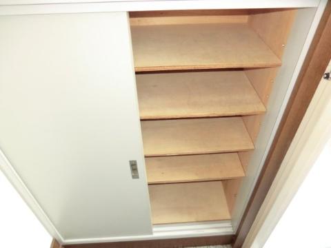 サンビレッジハイツ　収納　シューズＢＯＸ