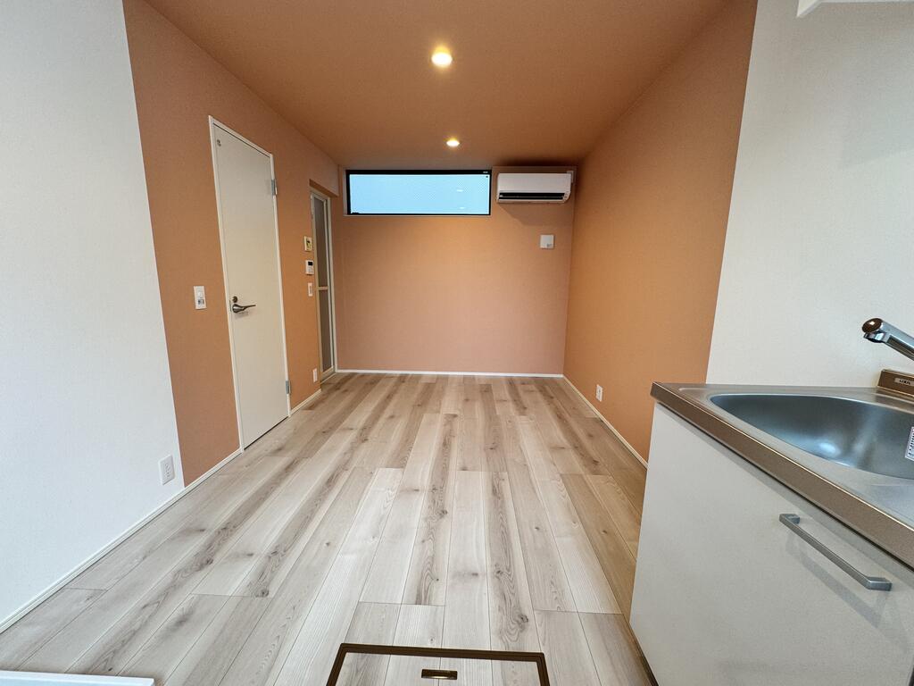 その他部屋・スペース　照明のダウンライトは明るさ調整可能です。