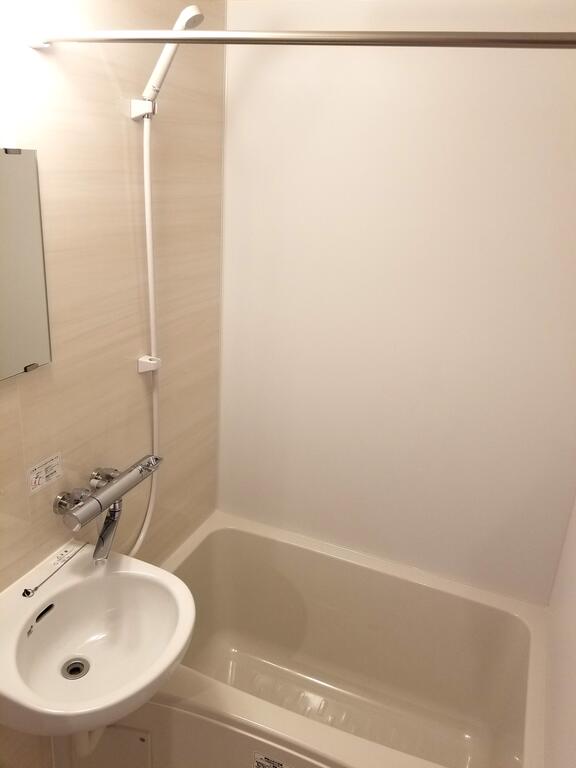 洗面設備　浴室換気乾燥暖房機有。洗濯物を乾かせます。