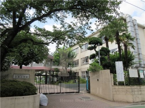 小学校　板橋区立舟渡小学校（小学校）まで518m