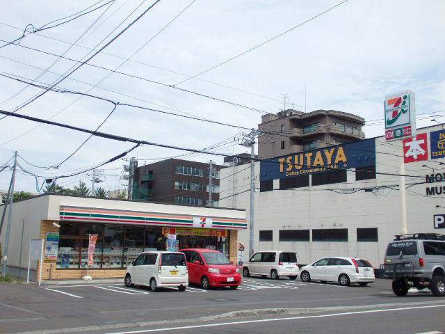 コンビニ　セブンイレブン（コンビニ）まで203m