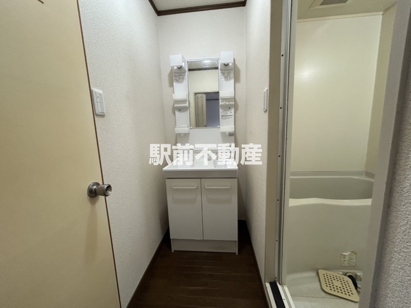 洗面設備　日当たり良好ですよ♪
