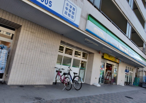 コンビニ　ファミリーマート かわだ多摩川店（コンビニ）まで581m