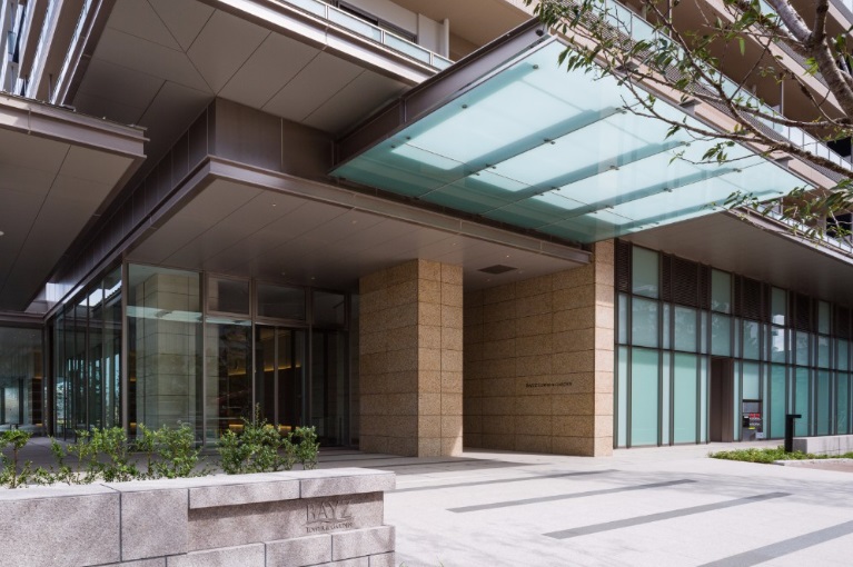 エントランス　管理の行き届いた共用部となっております。