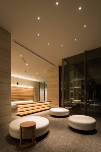 ロビー　美術館を彷彿させるような洗練されたロビーとなります。