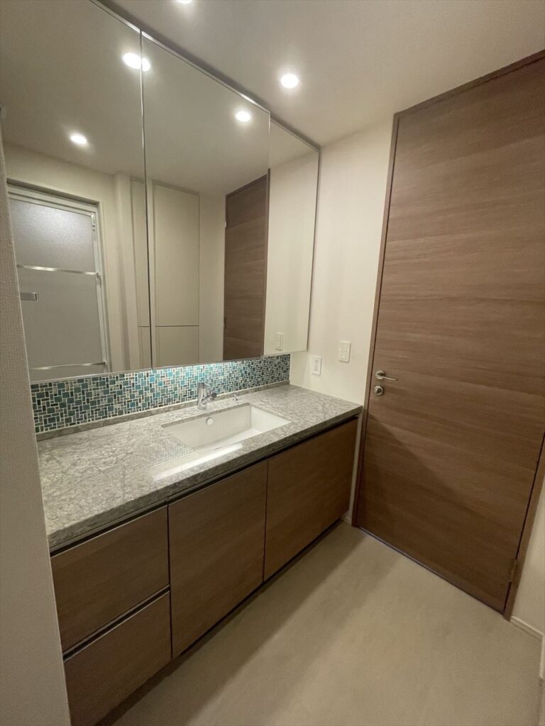 キッチン　※参考写真（同建物の別のお部屋のお写真となります）