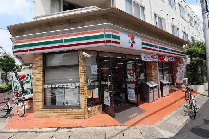 コンビニ　セブンイレブン（コンビニ）まで454m