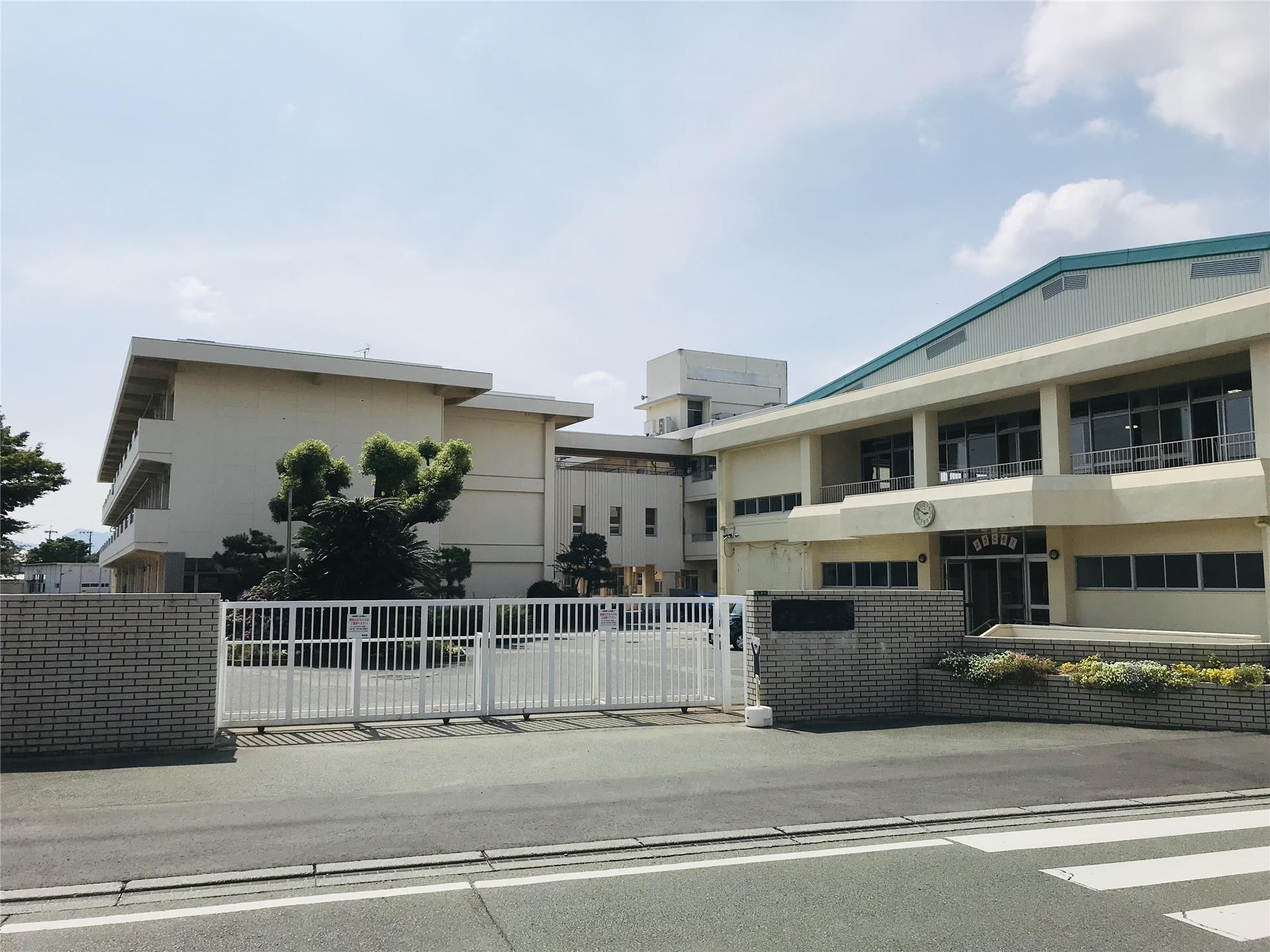 小学校　菊陽町立武蔵ケ丘北小学校（小学校）まで1306m