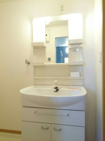 洗面設備　使いやすい洗面所です