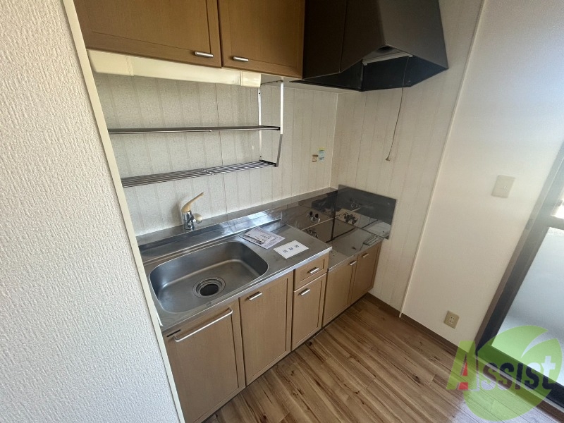 キッチン　調理スペースがあるため自炊もしやすくなっております。