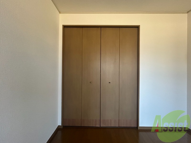 収納　洋室のクローゼットになります。各部屋に収納があります。