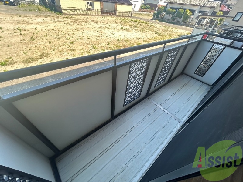 バルコニー　バルコニーがあるため外に洗濯物を干すことができます。