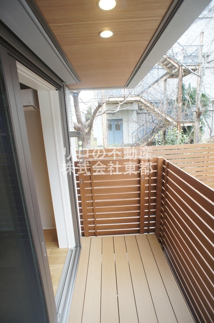 バルコニー　バルコニーがあるので洗濯物を太陽の下で干すことができます♪