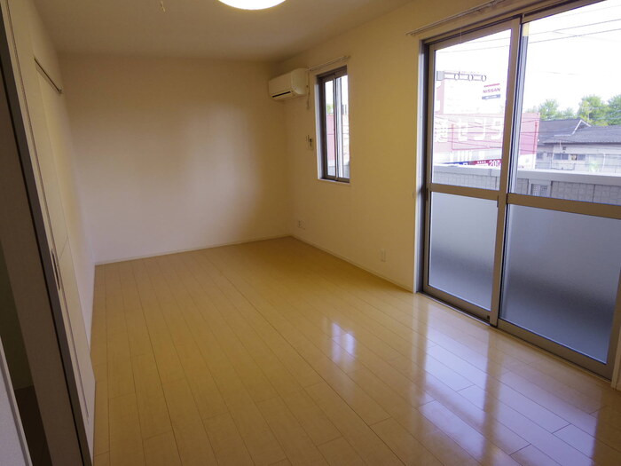 居室・リビング　洋室（エアコン・ハングバー・室内物干し付き）