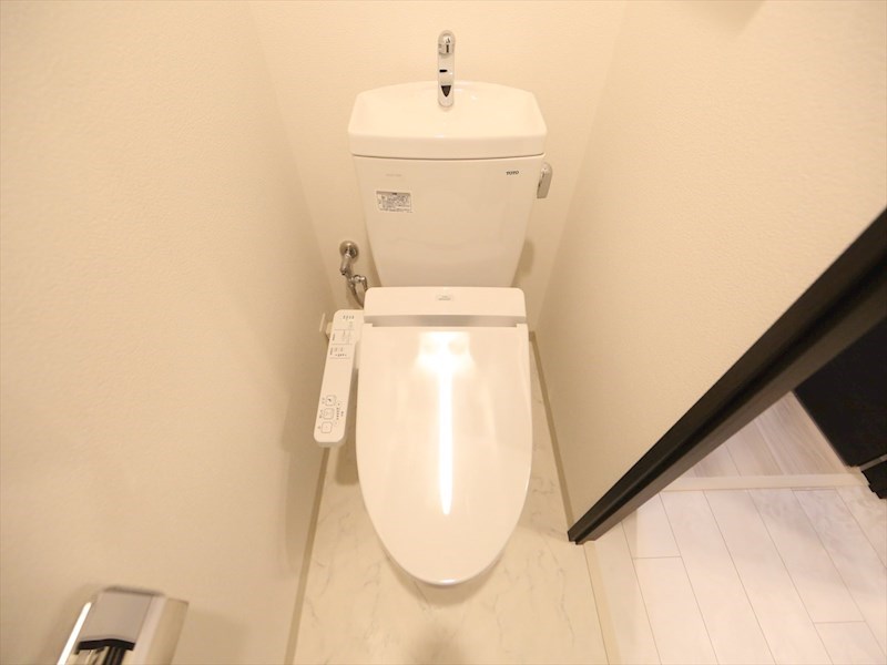 トイレ　温水洗浄暖房便座付トイレ