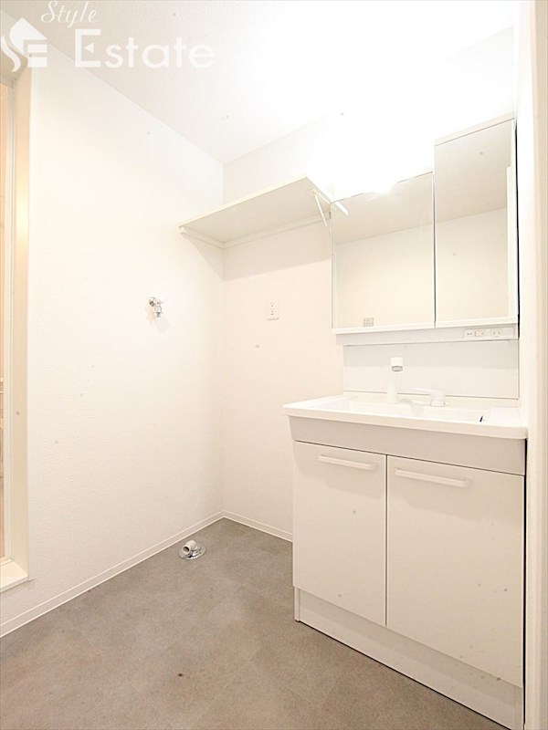 洗面設備　同仕様内装