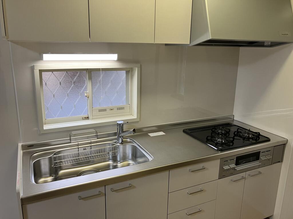 キッチン　キッチンにも収納が多いです。