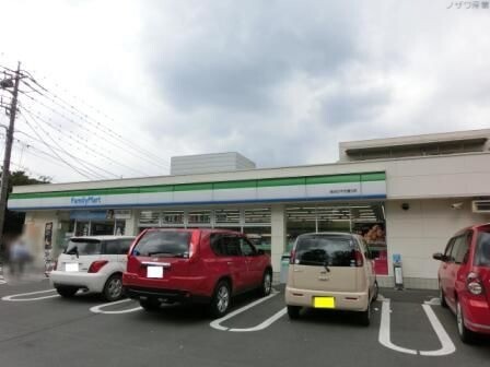 コンビニ　ファミリーマート所沢けやき通り店（コンビニ）まで107m