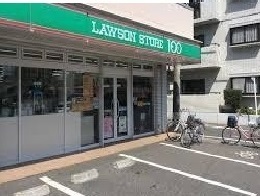 コンビニ　ローソンストア100（コンビニ）まで110m