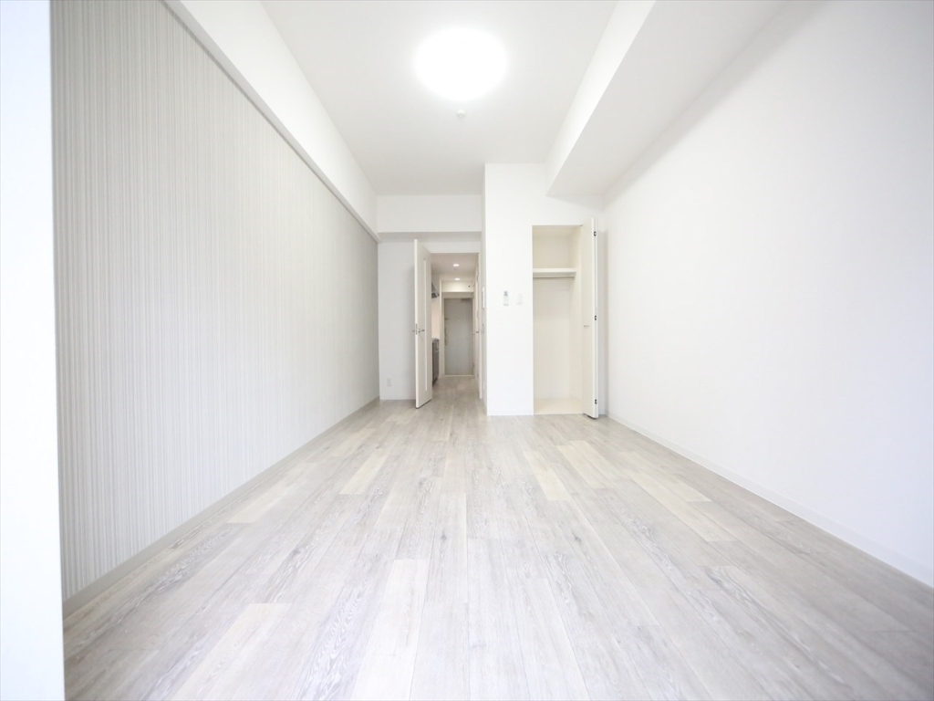 居室・リビング　洋室10.1帖　ウォークインクローゼット　エアコン付