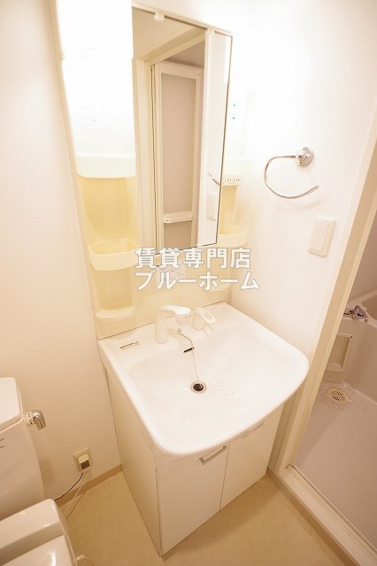 洗面設備　温水シャワー付洗面化粧台！