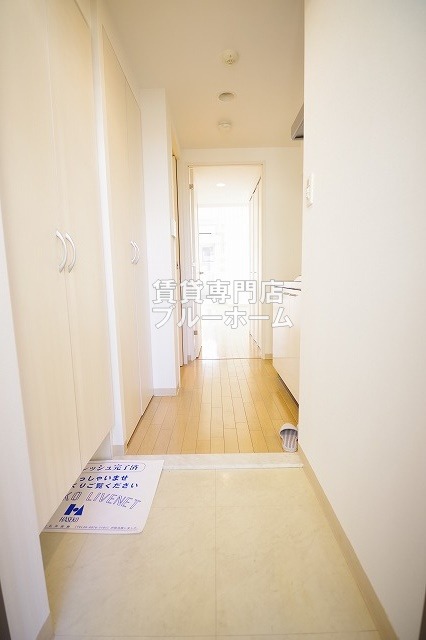 玄関　明るい玄関スペース！