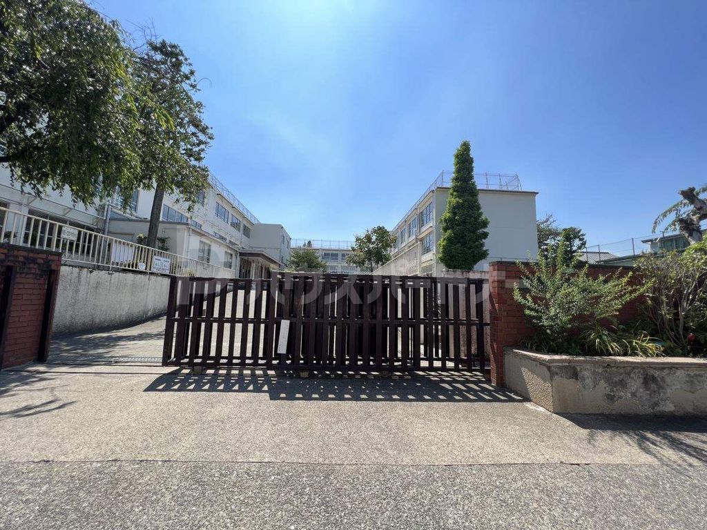 小学校　練馬区立開進第二小学校（小学校）まで610m