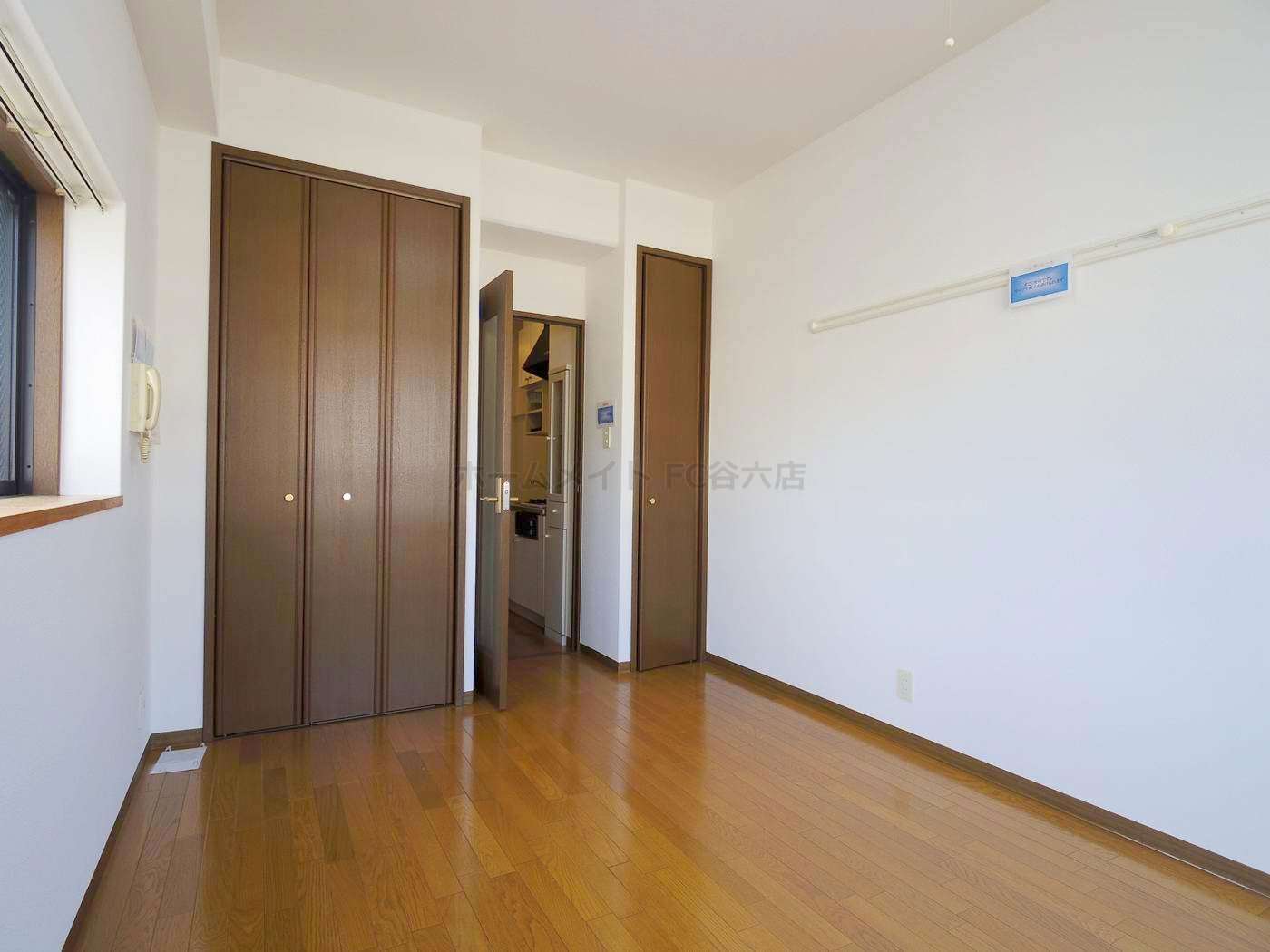 居室・リビング　クレール谷町