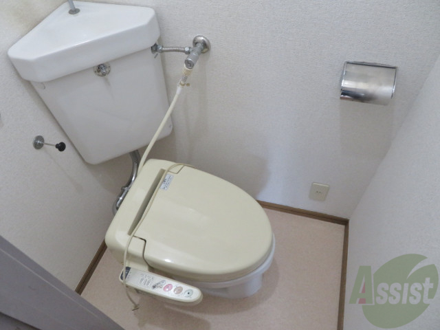 トイレ　トイレには、温水洗浄便座機能が付いています。