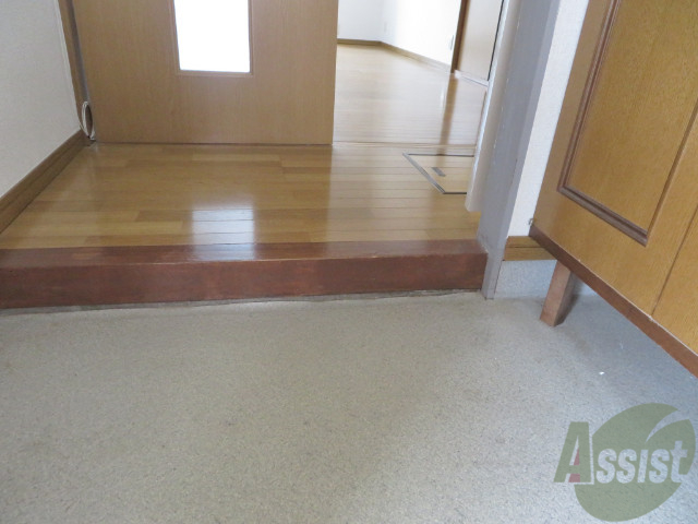 玄関　玄関から見るとこんな感じ。開放感がありますね。