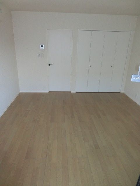 居室・リビング　広々した洋室です