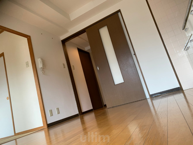 居室・リビング　別室の画像です、ご参考までに