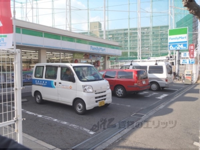 コンビニ　ファミリーマート宇治槇島町店（コンビニ）まで800m