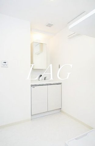 洗面設備　独立洗面台になります。