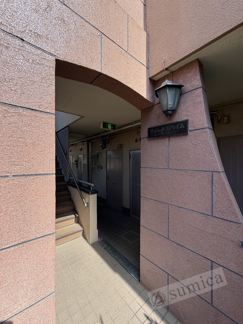 エントランス　明るいエントランスであなたのお帰りをお待ちします＾＾