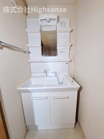 洗面設備　ゆったりとスペースのある洗面所