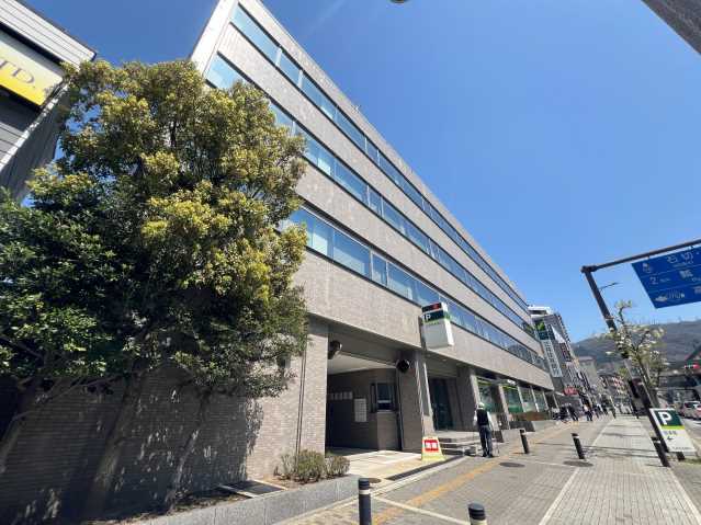 銀行　（株）三井住友銀行／新石切支店（銀行）まで435m