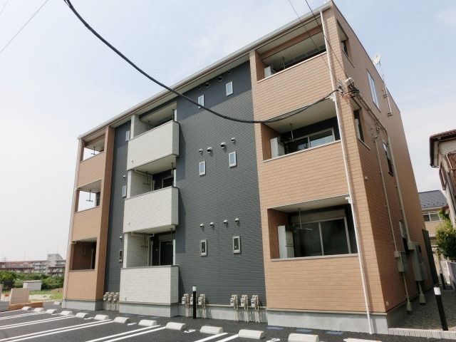 建物外観　閑静な住宅街に立地