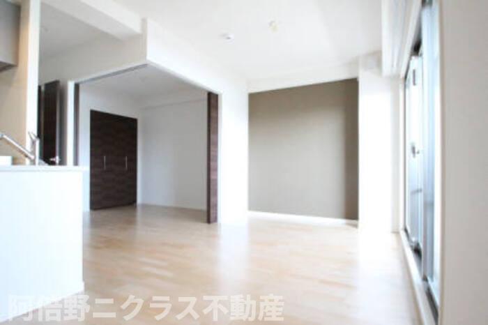 居室・リビング　内装は別部屋の参考写真です。