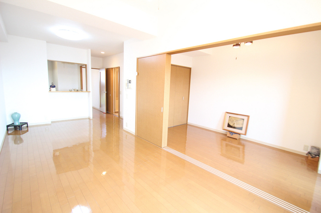 居室・リビング　※別号室の参考写真のため、現状優先です。