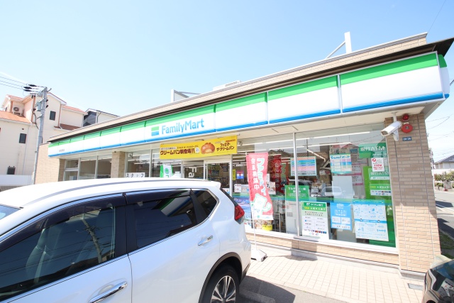 コンビニ　ファミリーマート　名西枇杷島店（コンビニ）まで295m