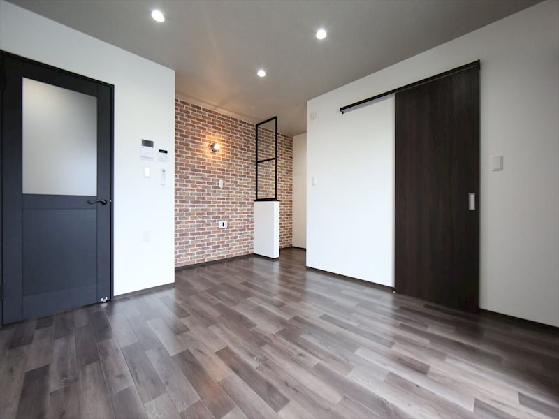 その他部屋・スペース　洋室7.7帖　キッチン1.7帖　収納充実しています。