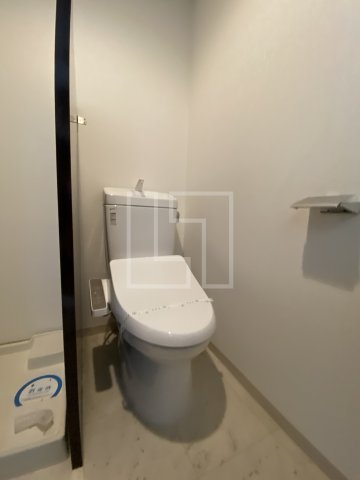 トイレ　アーデン京町堀イースト　温水洗浄便座