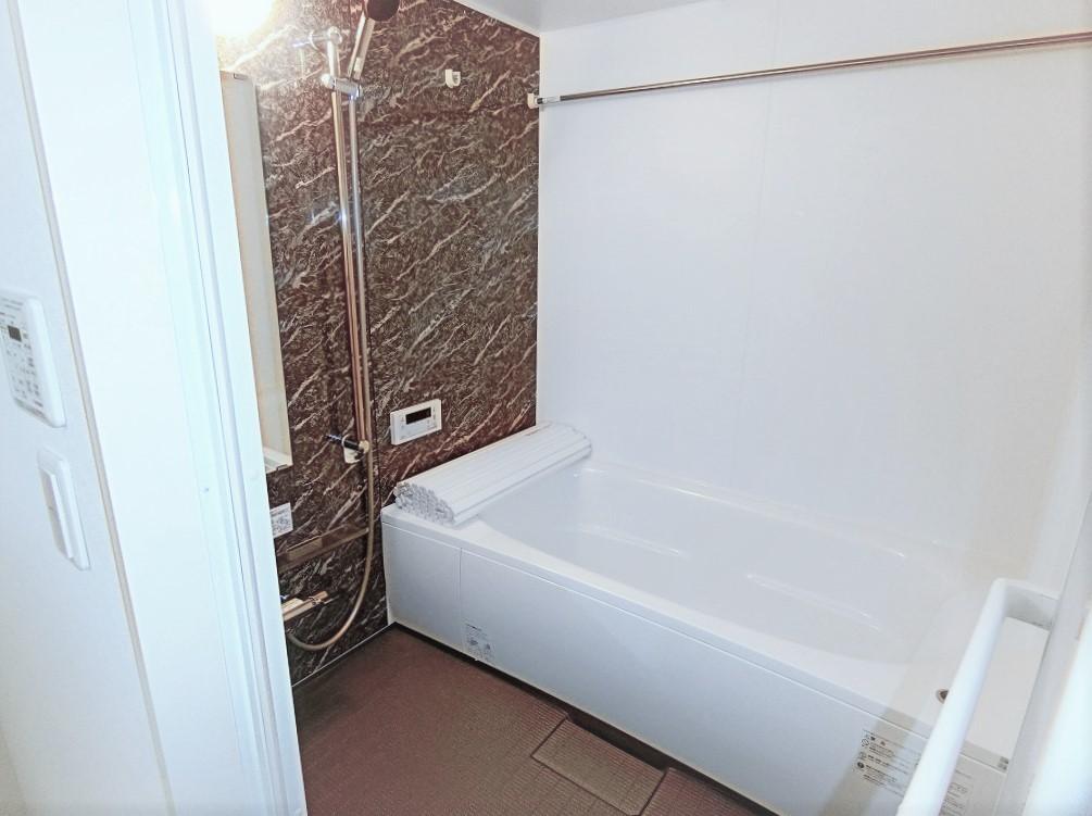 バス・シャワールーム　落ち着いた空間のお風呂です