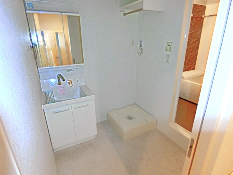 洗面設備　コンパクトで使いやすい洗面所