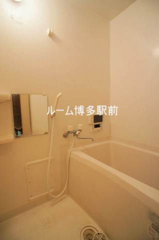 バス・シャワールーム　同型タイプ写真（実際は現況を優先いたします）※別部屋参照