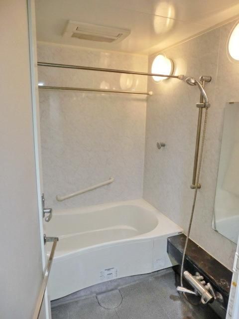 バス・シャワールーム　★追い焚き機能付きです★