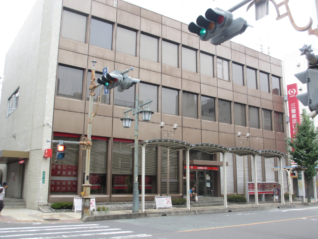 銀行　三菱ＵＦＪ銀行蕨支店（銀行）まで365m