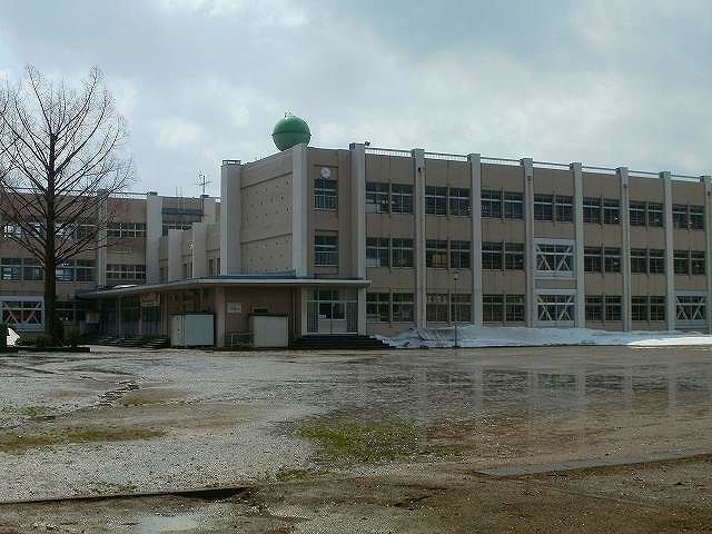 小学校　上越市立南本町小学校（小学校）まで250m
